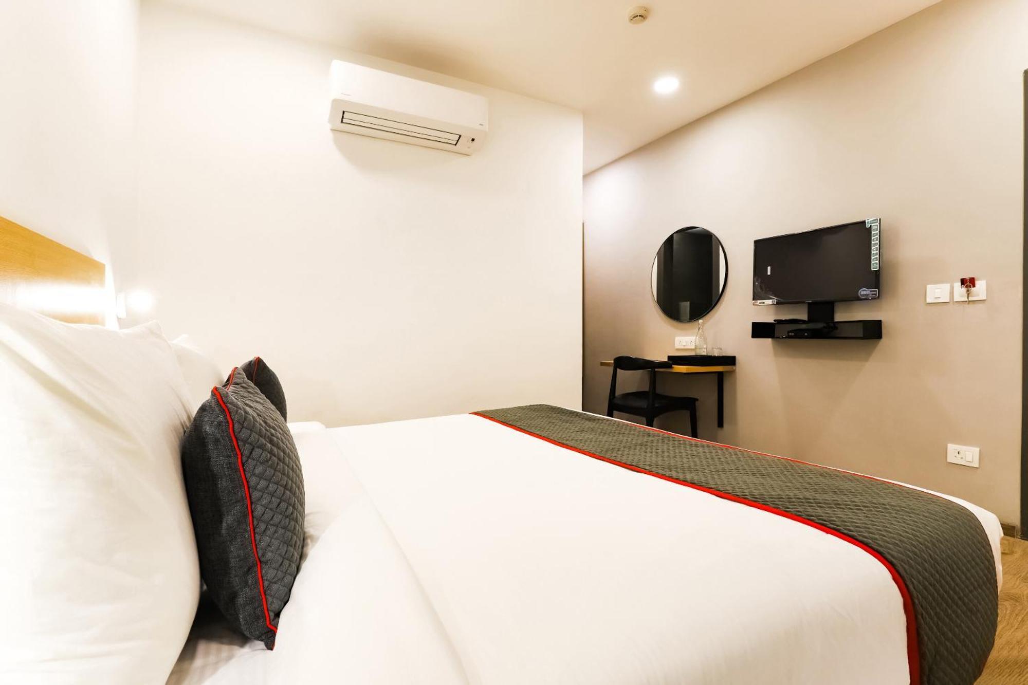 Townhouse Prithvi Resort Near Phoenix Palassio Lucknow Eksteriør billede
