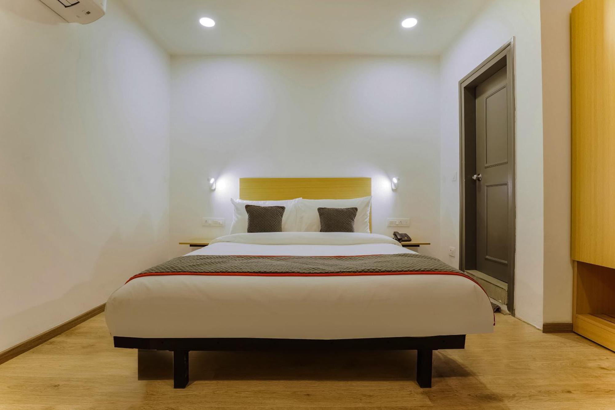 Townhouse Prithvi Resort Near Phoenix Palassio Lucknow Eksteriør billede